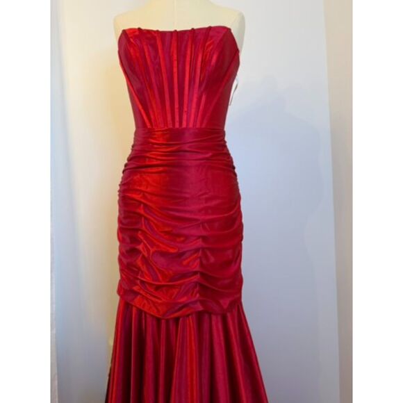 Sherri Hill Red Strapless Mermaid Gown - Picture 4 of 8